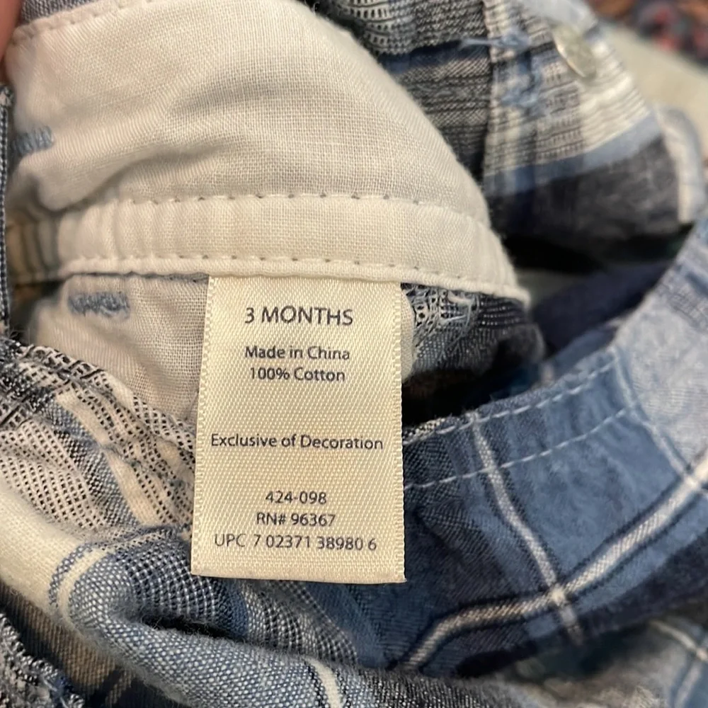 Oshkosh shortalls size 3 mths